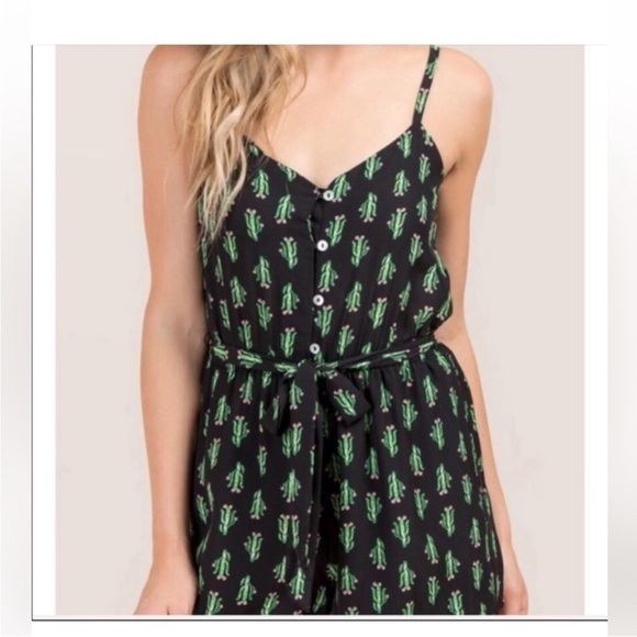 Francesca's Cactus Romper Size Medium. - Picture 2 of 8